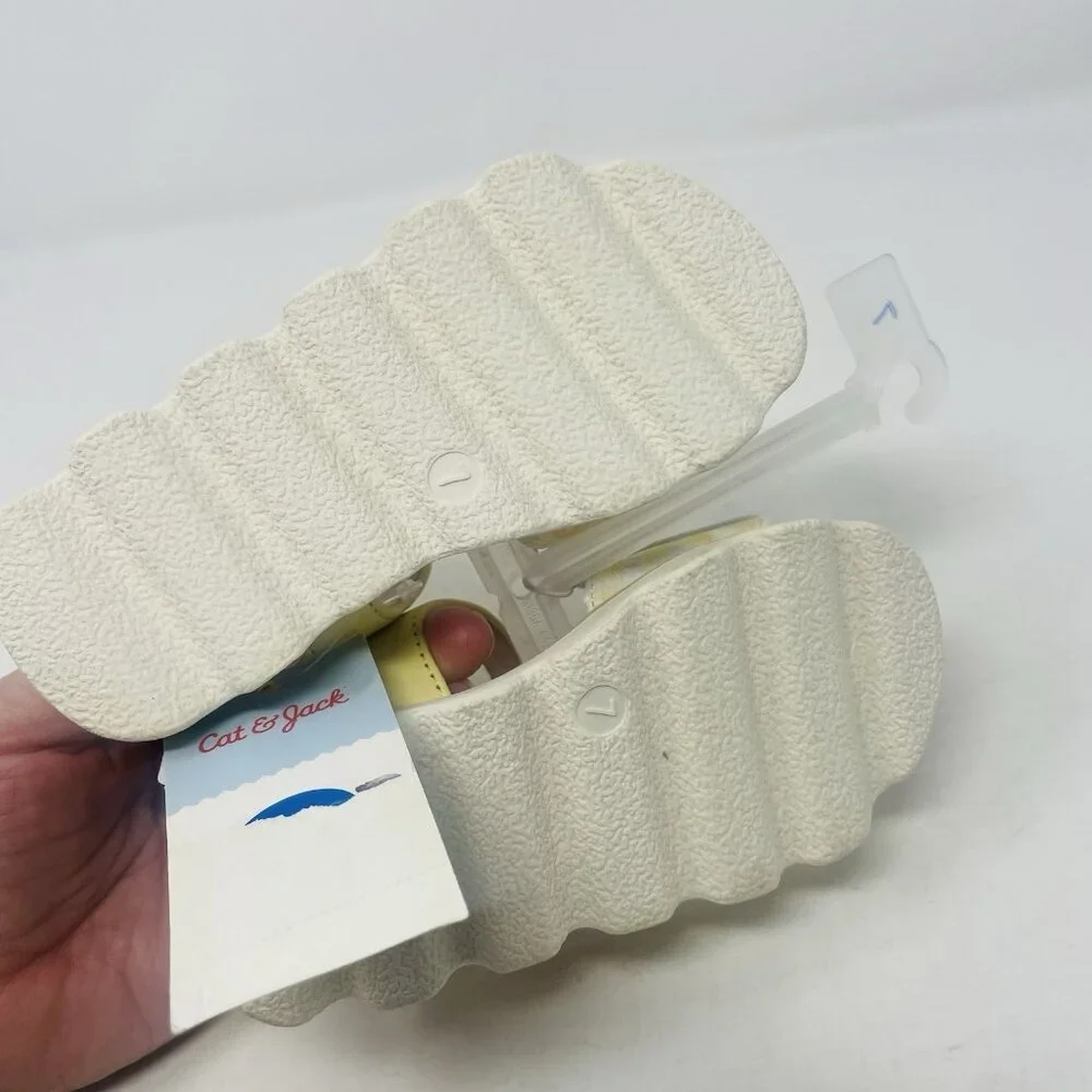 Cat & Jack Toddler Girls Size 7 Penelope Ankle Strap Sandal in Yellow/White‎ $20